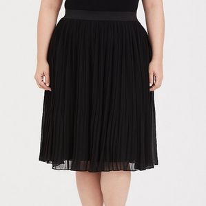Black chiffon pleated midi skirt size 4